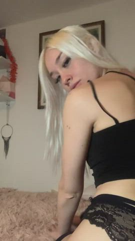 My pale ass would look better in your cream - free porn video