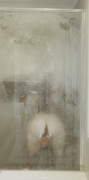 When I was 19 I let my best friends dad fuck me in the shower, true story 😚 - free porn video