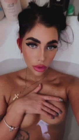 I can't taste my lips ,could you do it for me?🥰 - free porn video
