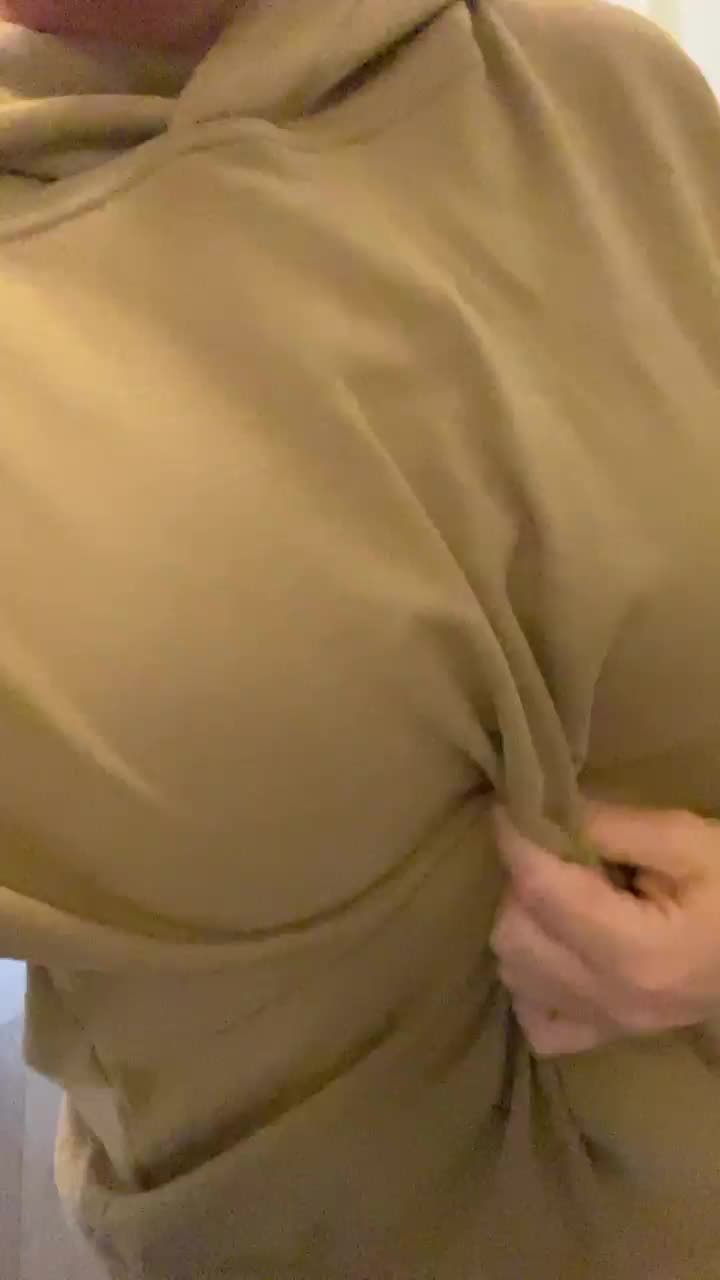 I cant help but flash… 😌 (f41) - free porn video