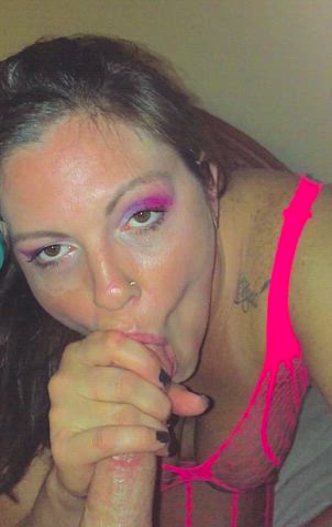 Slutty wife gives blowjob - free porn video