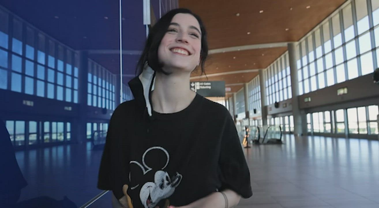 Giulia Wylde at the airport - free porn video