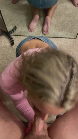 Blonde gets a load - free porn video