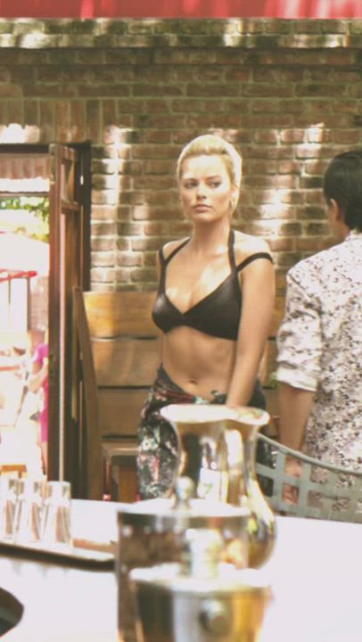 Margot Robbie deserves to be gangfucked - free porn video