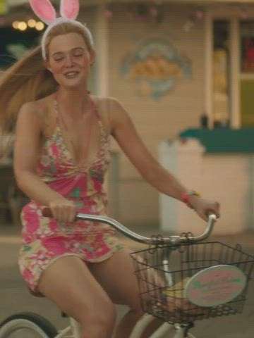 Elle Fanning's thighs in her new show - free porn video