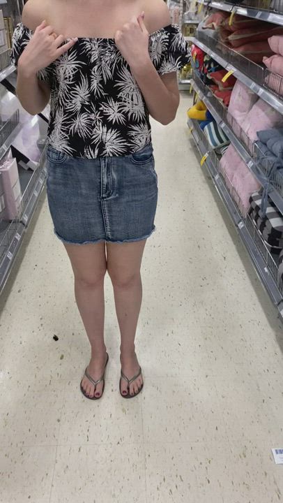 I hear there's some titties in aisle 3 [GIF] - free porn video