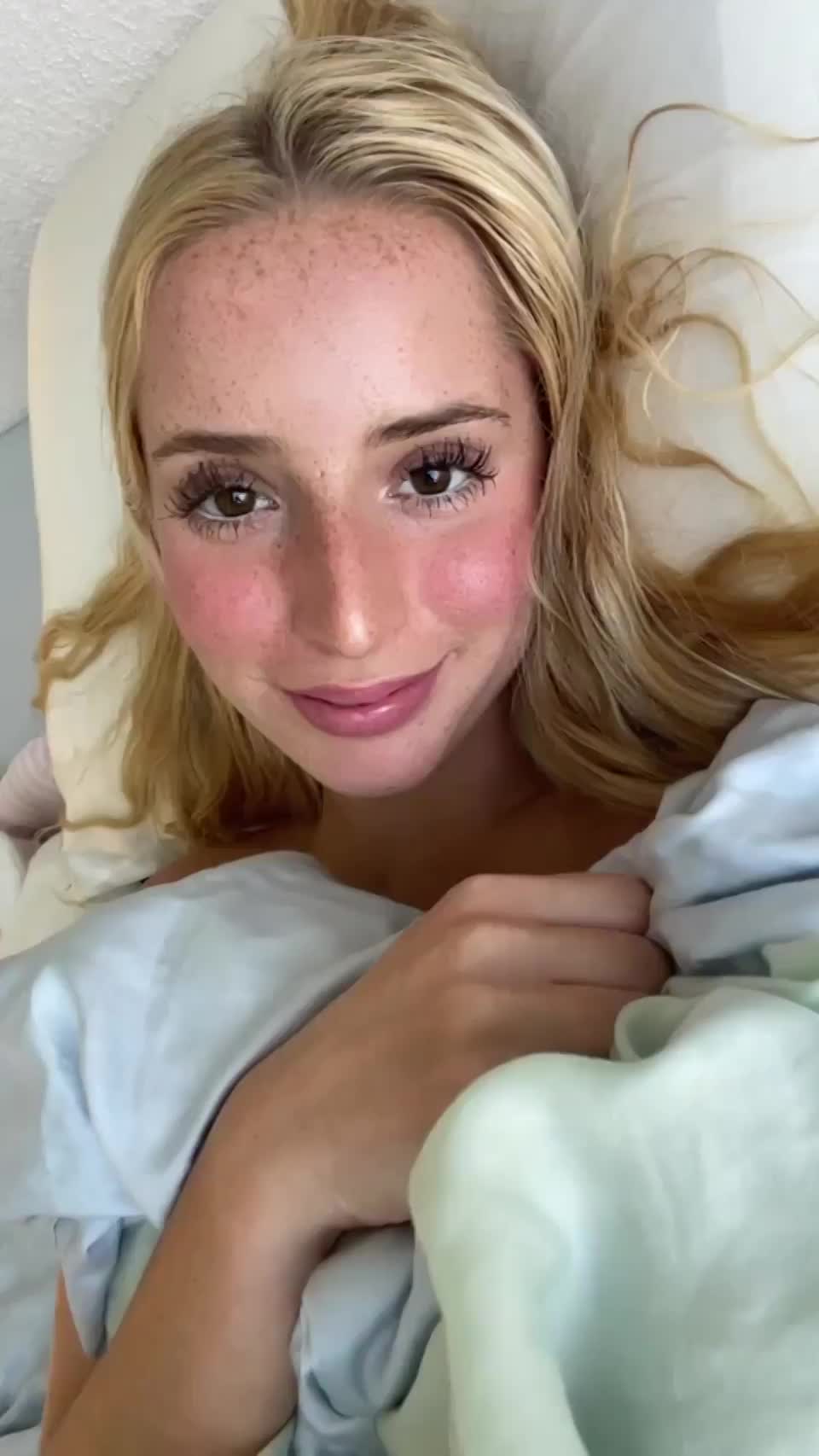 this would be your alarm if youre dating a blonde - free porn video