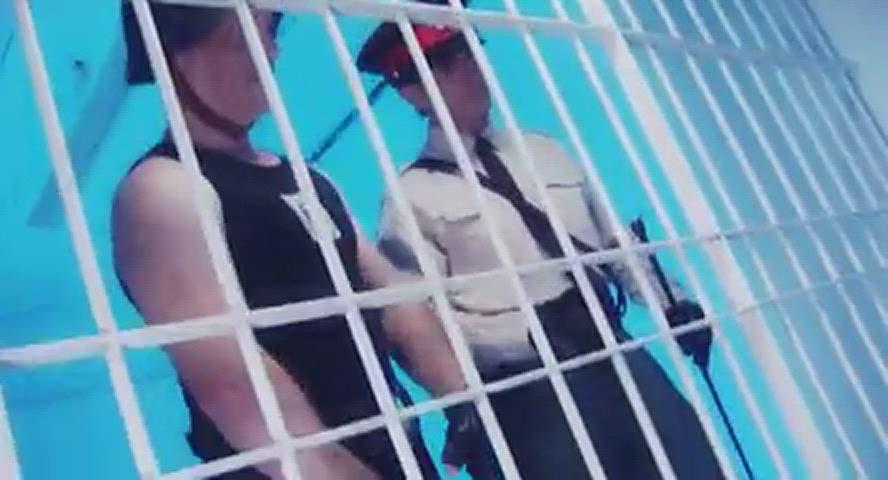 Never let me guard the jailhouse cause I'd be abusing prisoners all the time like this - free porn video