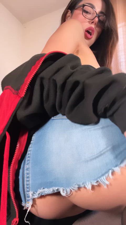 You wouldn't be able to resist the temptation to taste it if I sat across from you like this. - free porn video