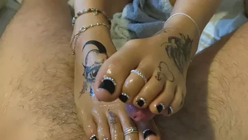 I’ll just keep them here.. wriggling away 😘 - free porn video
