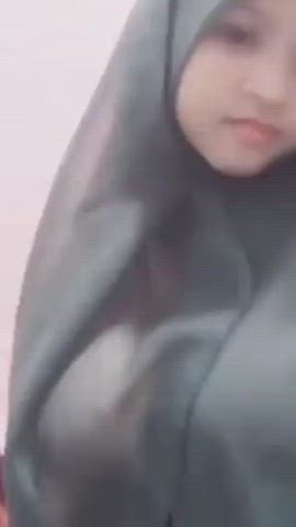 Does anyone have the name or more vids? - free porn video