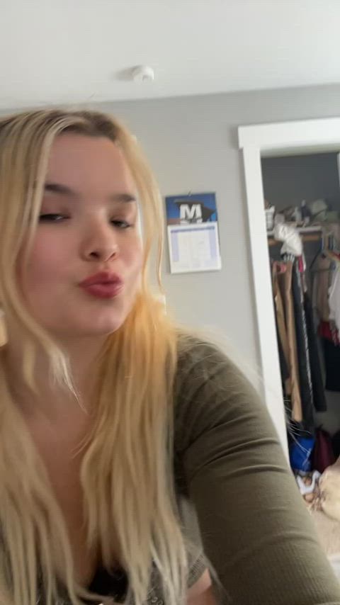 All smiles because I love getting ready for you - free porn video