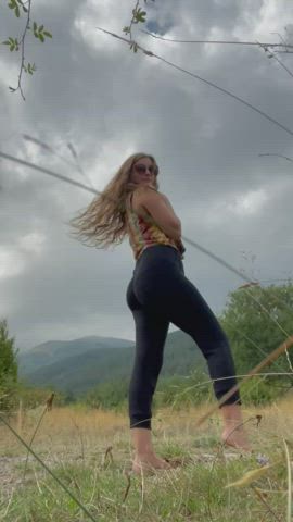 Flashing on my hike😜 - free porn video