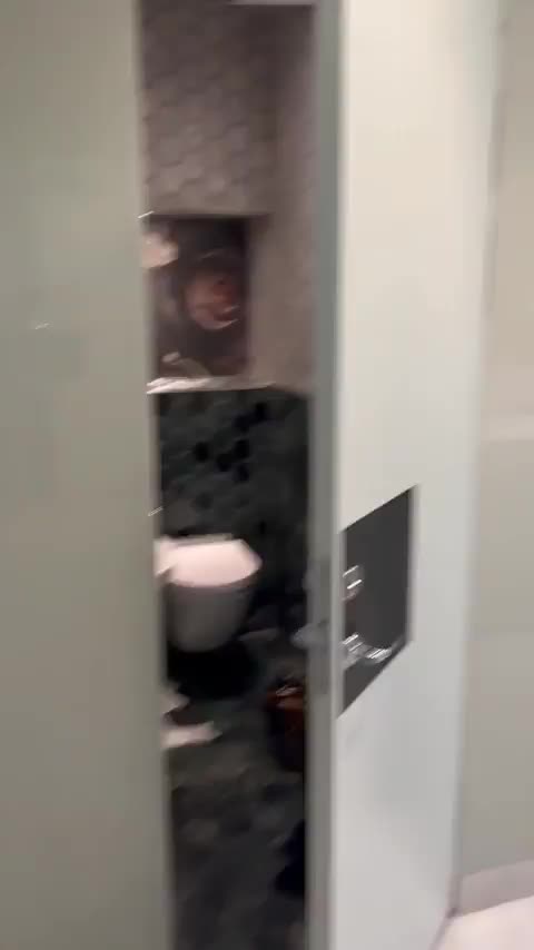 Got a little naughty at the local mall's bathroom 🙊💕 - free porn video