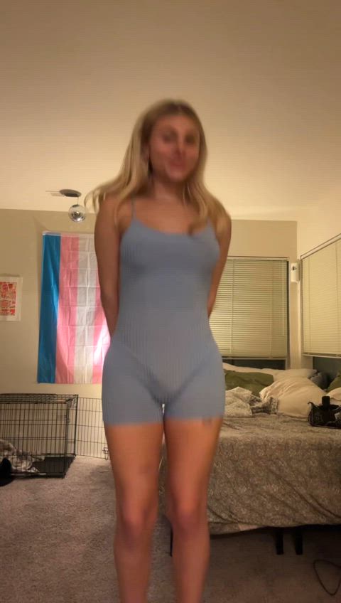 I bet you wanna see what’s underneath. Don’t you, gooner? - free porn video