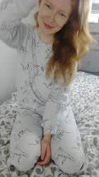 Someone woke up craving a creampie... I'm not telling you who but hint: she's a redhead - free porn video