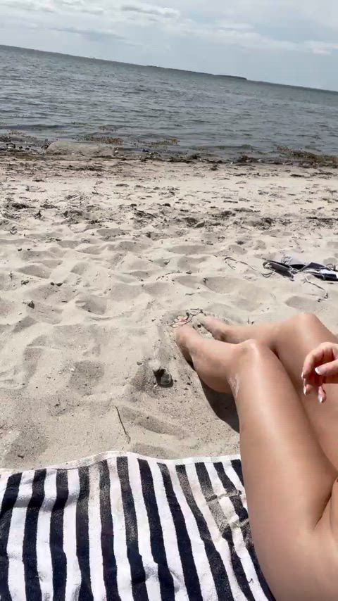 Wonder if anyone actually looks at me haha! Love having my boobs out! - free porn video