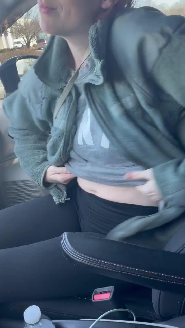 Quick flash after the gym [gif] - free porn video