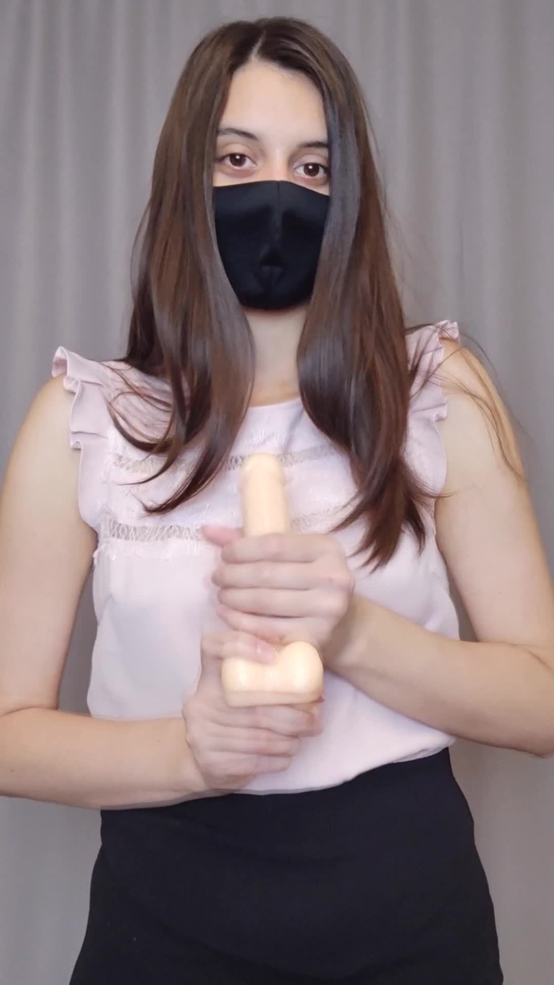 I want us to be alone in the office - free porn video