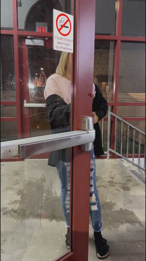 I wont be embarassed if you fucked me in public - free porn video