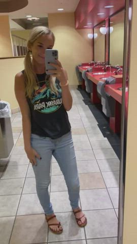 Flashing before the Movie starts! 🍿 [GIF] - free porn video