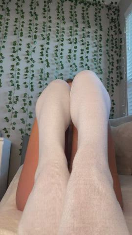 i’ll hold my legs like this while we fuck - free porn video