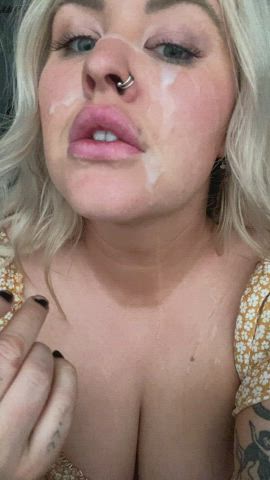 Rich men can't resist nutting on my bimbo lips!!! - free porn video