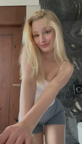 I wanna wrap my thighs and curvy ass around your neck - free porn video