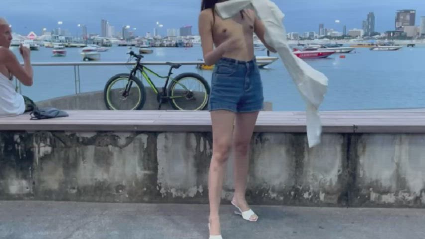 Makoto look hot than sea view 😘 [GIF] - free porn video