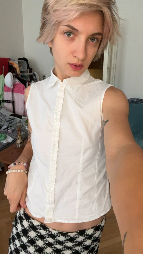 Im just a art girl who flash her small boobs - free porn video