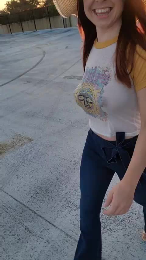 Little flash on the way to the car [gif] - free porn video