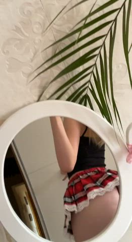 Big ass in a small skirt - free porn video