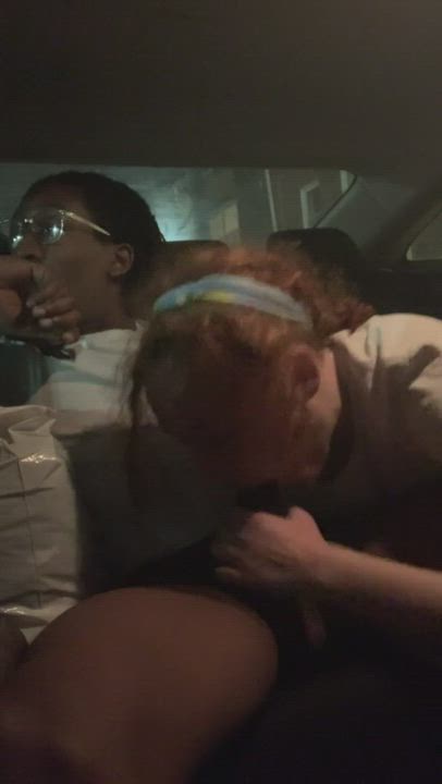 Black dude banging a chubby white girl in the car in the night - free porn video