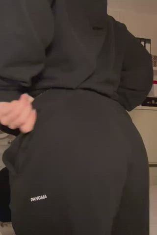 would you eat me out if i take off my panties? - free porn video