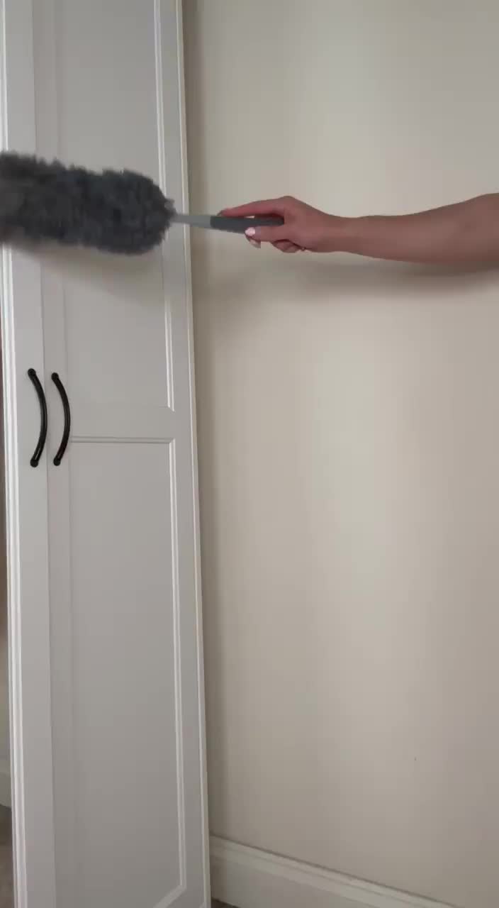 Oops this bimbos forgot to wear her panties to work... - free porn video