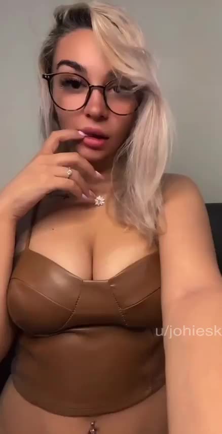 Too many curves on this couch - free porn video