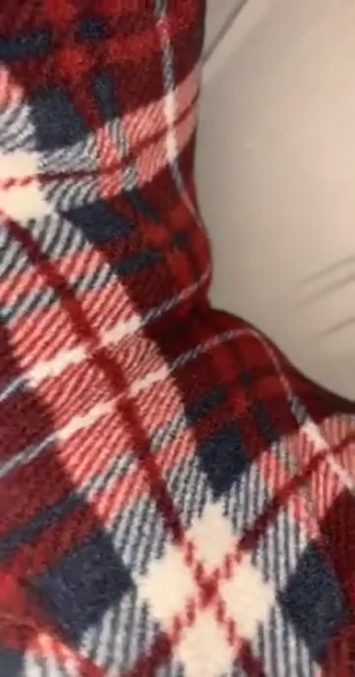 Pulling my panties snug up against my clitoris - free porn video