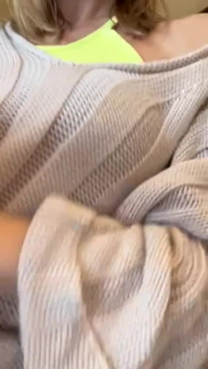 Cup of joe and a quick rub [GIF] - free porn video