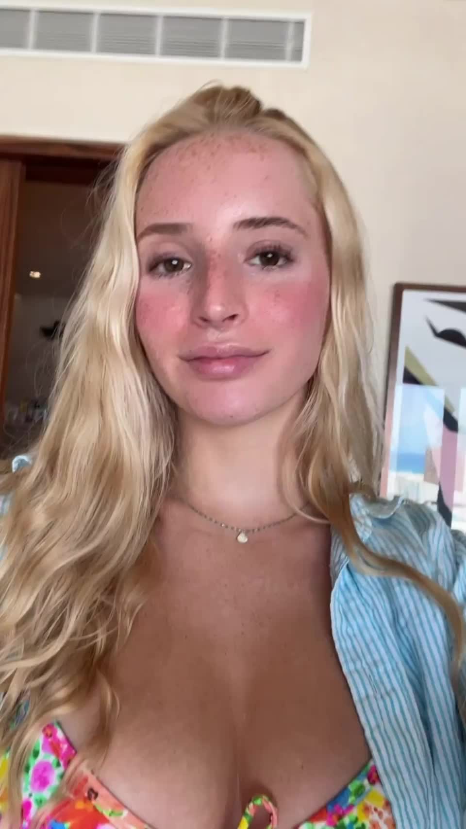 Saying hi to you with my tits - free porn video