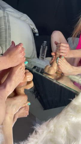 Oily footjob in a mirror - free porn video