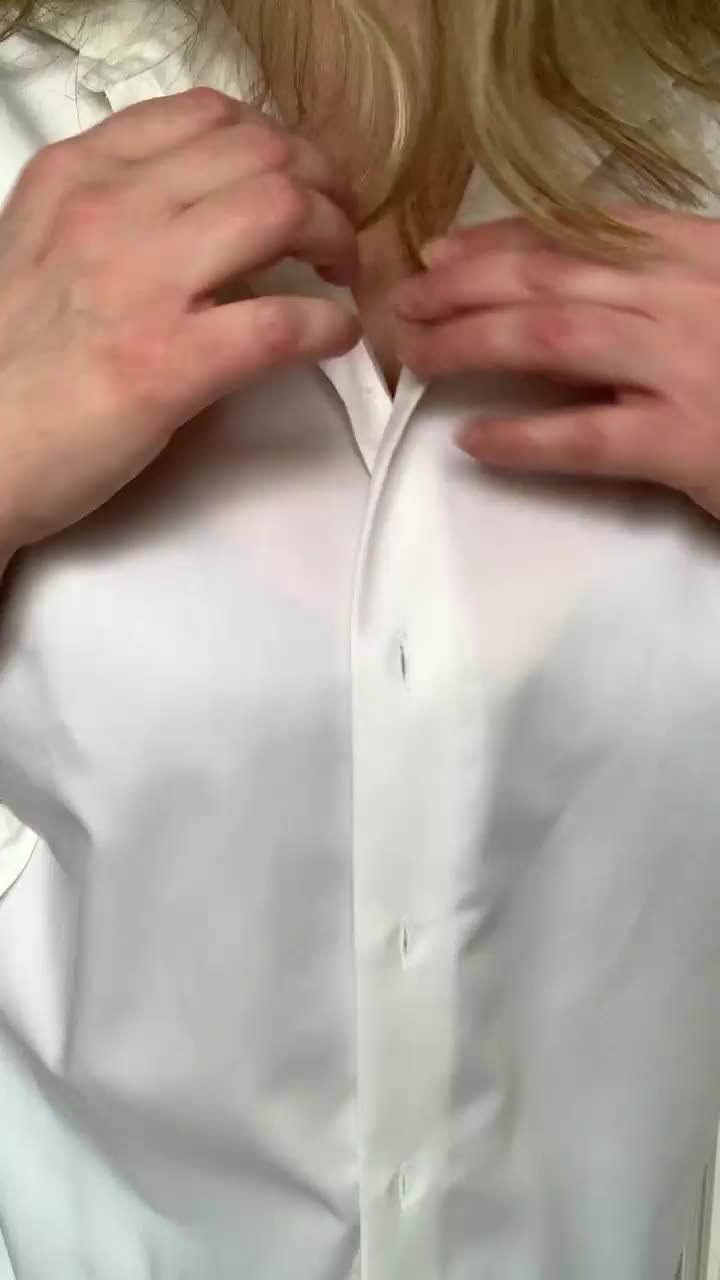 Hold on, let me show you something real quick! - free porn video