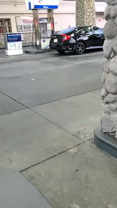 Filling up and flashing [gif] - free porn video