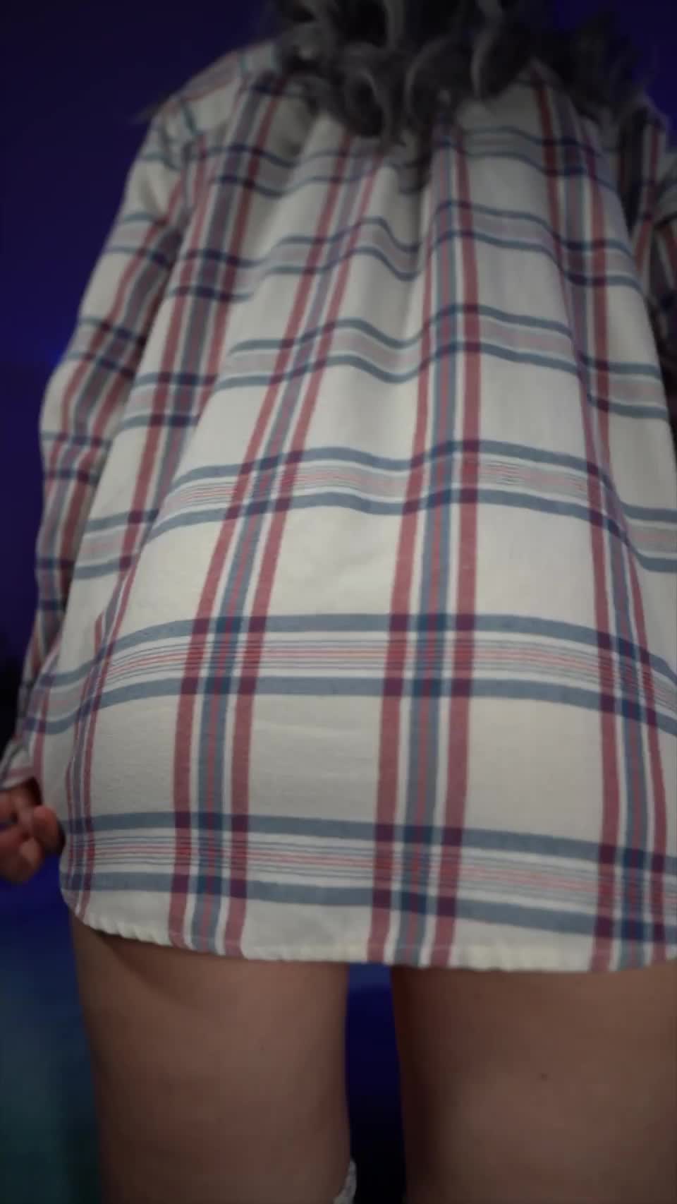 My attempt at giving you a throbbing boner with my juicy back view - free porn video