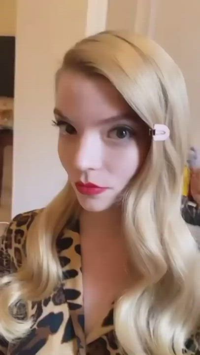 Just wanna nut all over Anya Taylor-Joy's pretty face! - free porn video