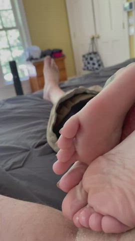 Here is my attempt at a Footjob - free porn video