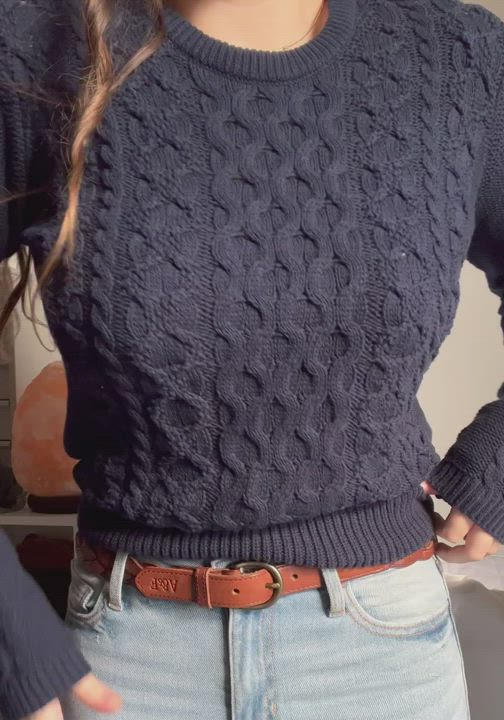 I'm going to take my final exams without a bra this week and flash my tits to everyone that recognize me in school - free porn video
