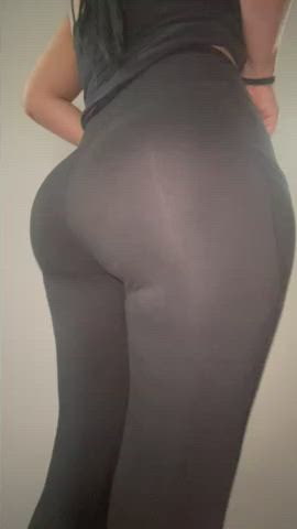 Leggings usually make a girls ass sit up and look better but I swear my 45 inch cheeks look better without them! what do you think?!? - free porn video