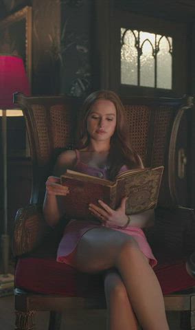 Madelaine Petsch's pale thighs - free porn video