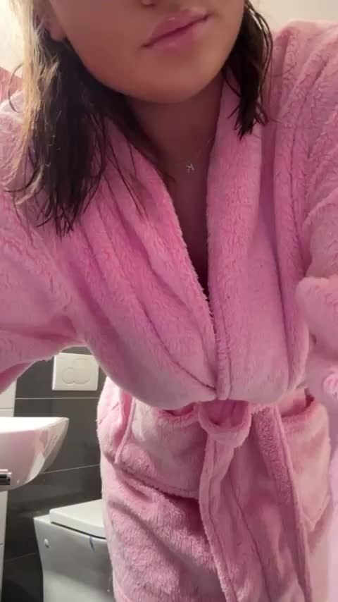 20, cutee but way too chubby so pls don't be mean :( - free porn video