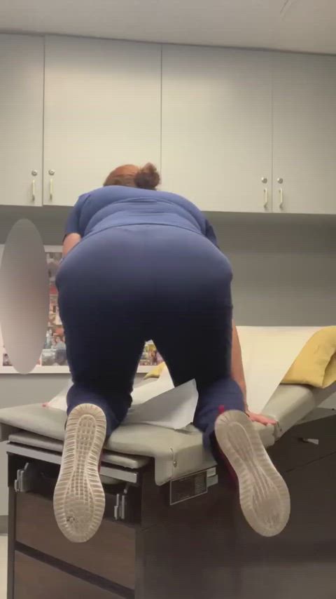 Pawg is waiting for you in the exam room - free porn video